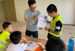 參加科技兒童夏令營豐富孩子的科學(xué)知識！