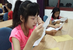 感動哭的小美女