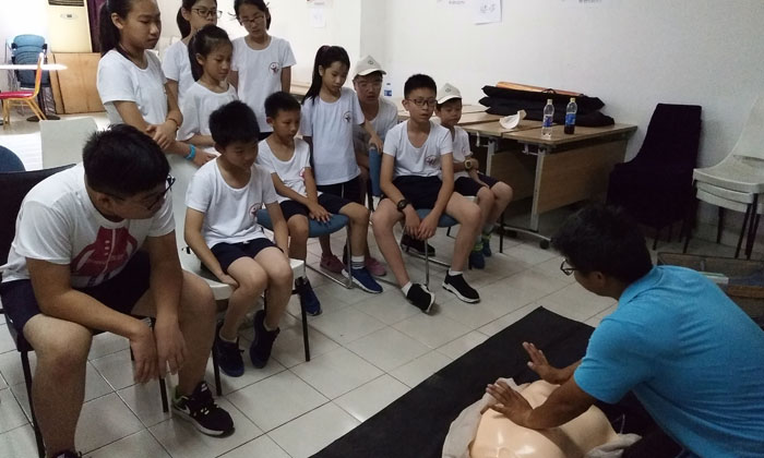 學(xué)習(xí)如何急救