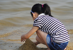 夏令營(yíng)特點(diǎn)就是能帶給孩子快樂(lè)