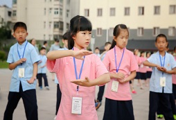 參加孔子禮儀夏令營傳承國學經(jīng)典