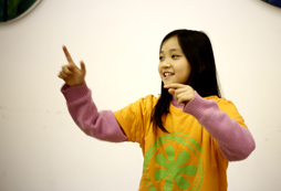 參加口才夏令營(yíng)讓孩子輕松自如地當(dāng)眾演講