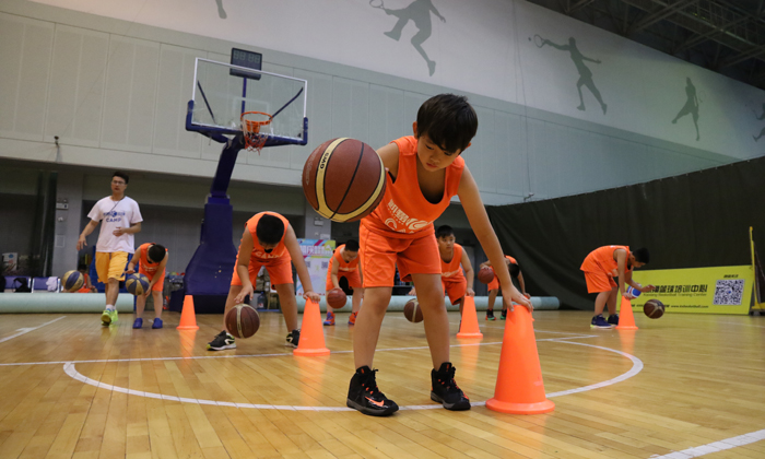 在夏令營結識一群熱愛籃球的小伙伴
