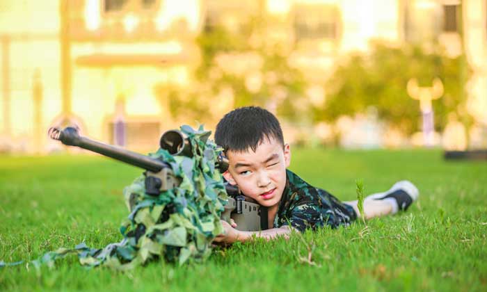 認(rèn)真訓(xùn)練的學(xué)員