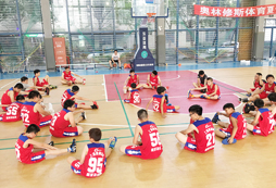 夏令營中小學(xué)生籃球訓(xùn)練最好的舞臺(tái)