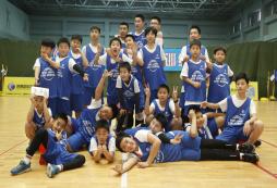 參加籃球訓(xùn)練營全面提高孩子的身體健康