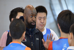 這個(gè)夏天,夏令營帶你零距離接觸美國籃球夏令課程