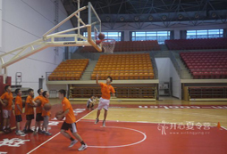 參加籃球夏令營(yíng)激發(fā)孩子內(nèi)心的潛能