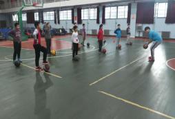 假期讓我們和NBA巨星一樣來(lái)一次籃球比賽吧！