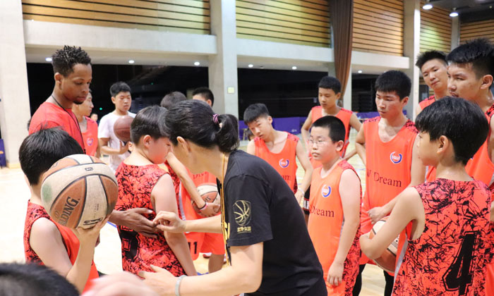 國內(nèi)好的籃球夏令營