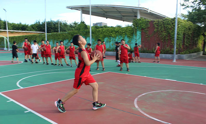 國(guó)內(nèi)哪家籃球夏令營(yíng)好