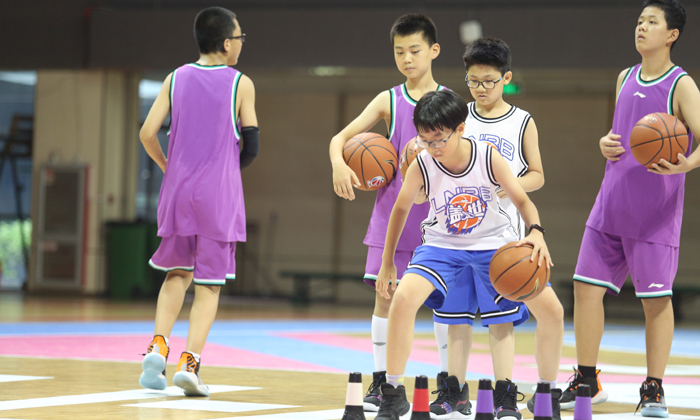 國(guó)內(nèi)哪家籃球夏令營(yíng)好