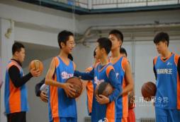  籃球主題夏令營(yíng)帶你體驗(yàn)NBA生涯