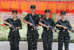 教官的颯爽英姿