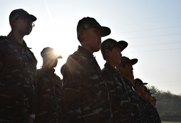 夕陽下的小精英們