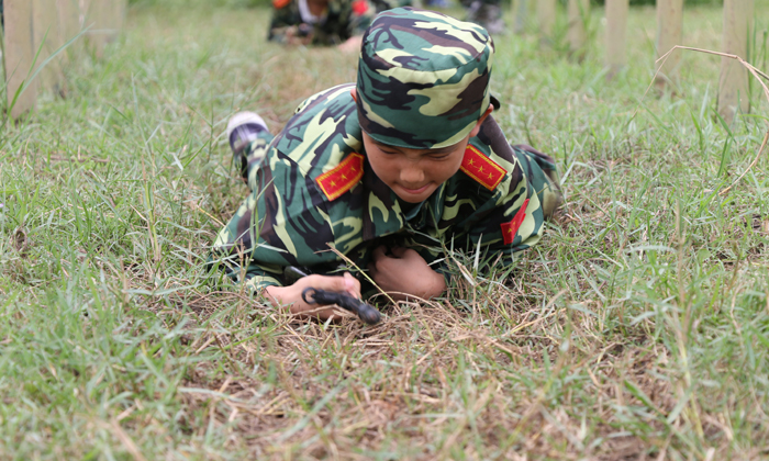 草地匍匐前進(jìn)