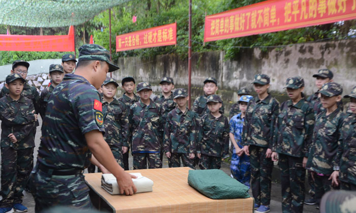 教官教我疊軍被