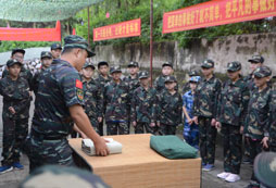 教官教我疊軍被