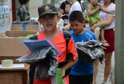 自己領(lǐng)取服裝