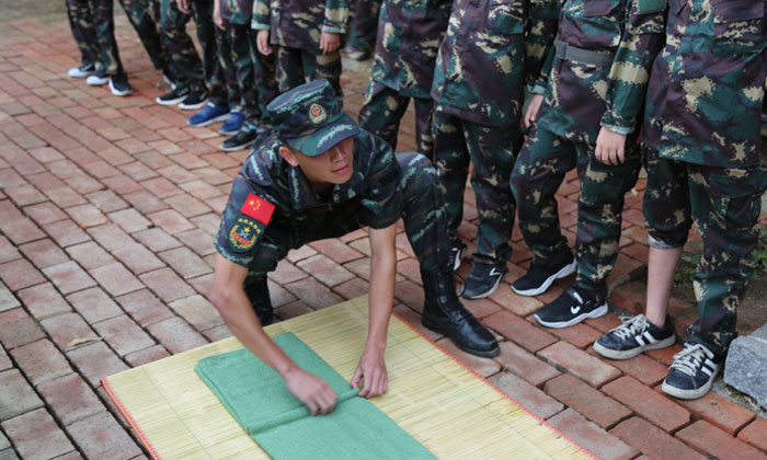 教練教我們疊豆腐塊