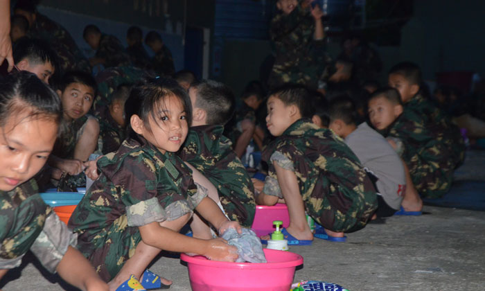 學(xué)著自己洗衣服