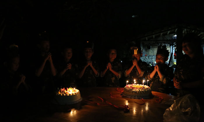 為營(yíng)員慶祝生日