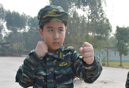 學(xué)員進(jìn)行軍體拳訓(xùn)練