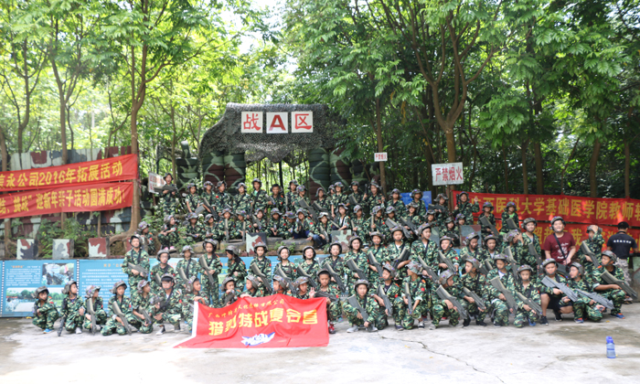 南寧獵豹特戰(zhàn)夏令營大合影
