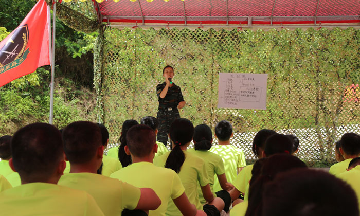 美女教官的風采