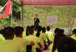 美女教官的風采