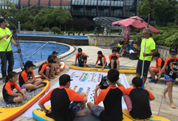 教練講解漿板操作