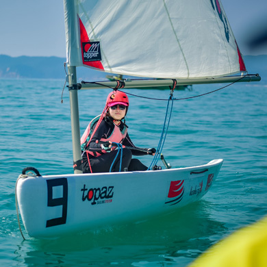 參加帆船運(yùn)動(dòng)讓孩子了解自然知識(shí)