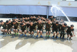 麗江青少年夏令營讓孩子真實(shí)體驗(yàn)軍營生活