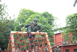 參加麗江青少年軍事夏令營幫助孩子成長