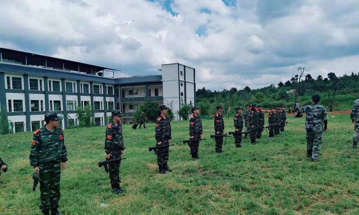 麗江軍事夏令營