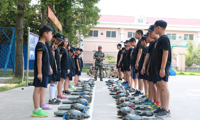 領(lǐng)袖少年軍事夏令營