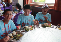 領(lǐng)袖夏令營為青少年的健康成長助力