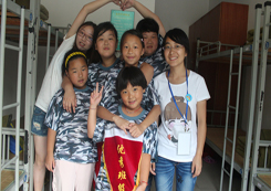 根據(jù)什么因素決定參加哪個(gè)領(lǐng)袖夏令營(yíng)機(jī)構(gòu)？