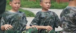 八一軍旅鍛煉孩子的意志