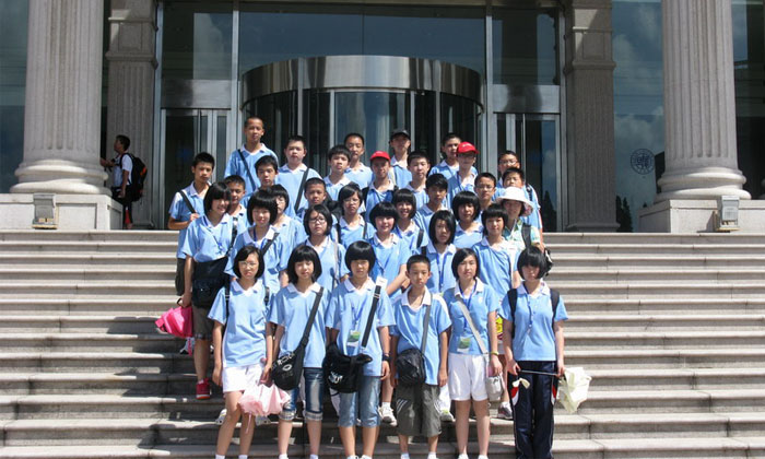 青少年參加勵志游學(xué)夏令營領(lǐng)略古城風(fēng)光