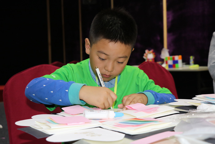 參加中小學(xué)生勵(lì)志夏令營(yíng)度過精彩的時(shí)光