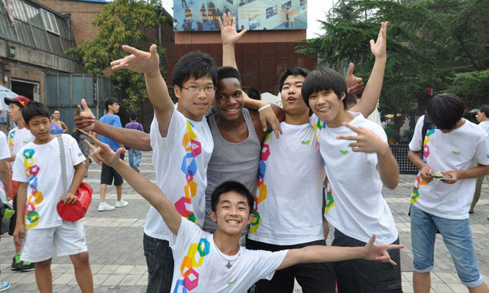 參加勵志暑假夏令營讓孩子自信表達(dá)