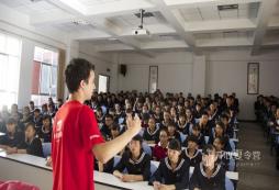 高校暑期夏令營的師資團(tuán)隊怎么樣