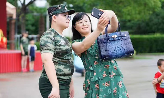 與母親合照