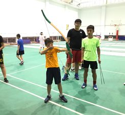 夏令營項目中的射擊課程