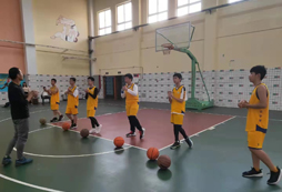 一起做熱身運(yùn)動(dòng)