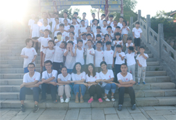 洛陽(yáng)青少年夏令營(yíng)給孩子一個(gè)舞臺(tái)