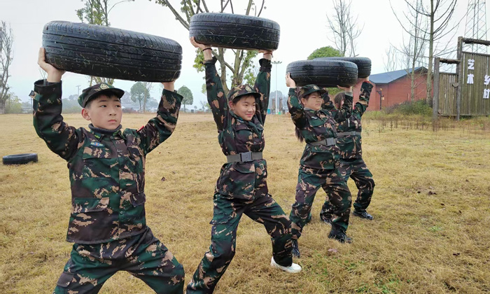 瀘州軍事夏令營(yíng)好處有哪些