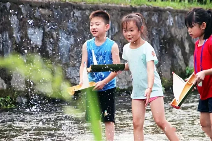 參加戶外拓展給孩子一次難忘的探險旅程