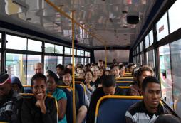  選擇領袖成長夏令營和奧巴馬女兒通過成長